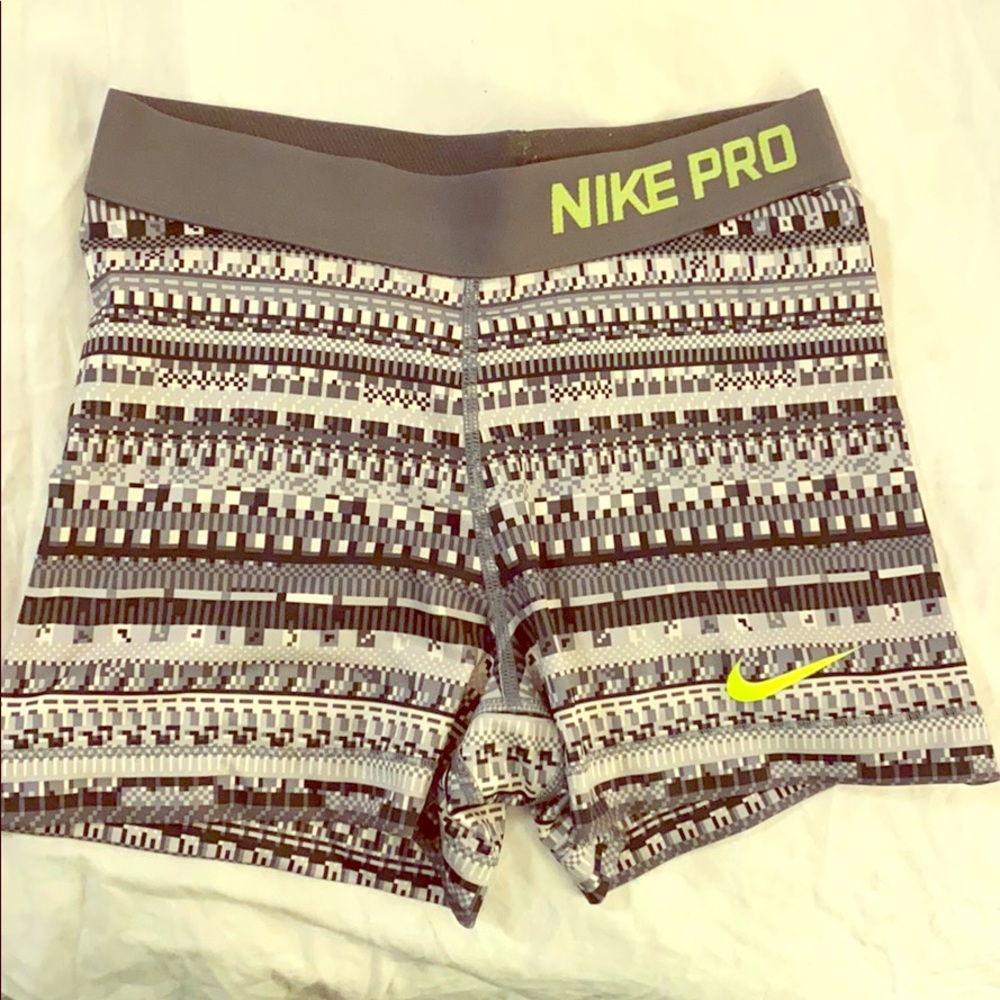 NIKE PRO shorts size small